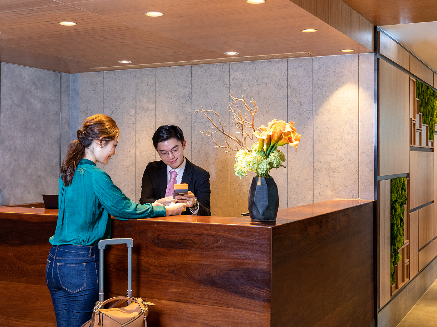 Plaza Premium Lounge, Near Gate 35