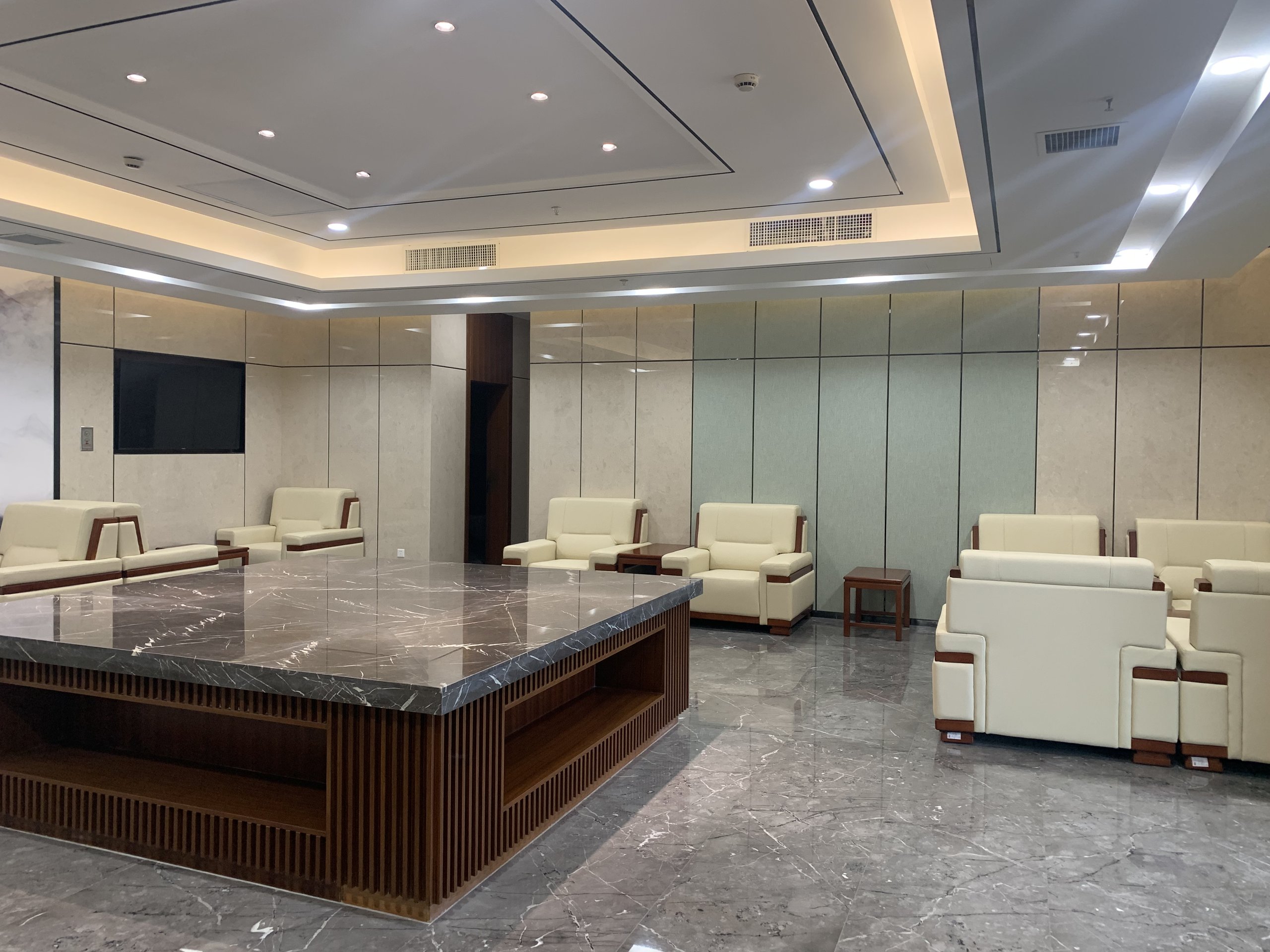 International First Class Lounge 3