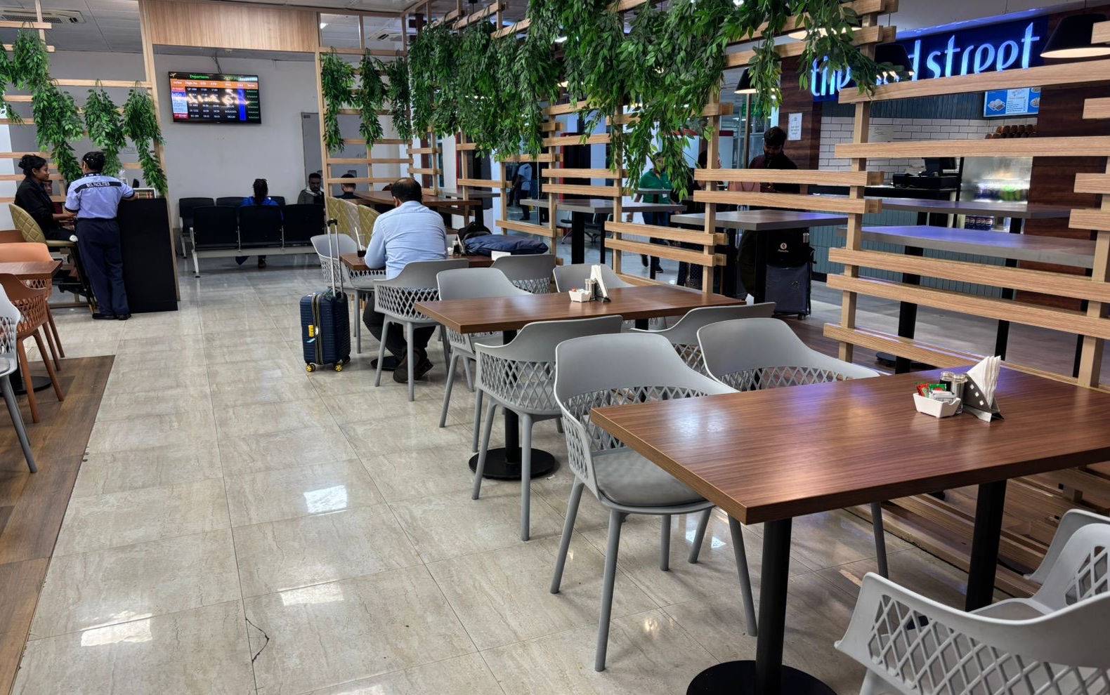 Take Off Bar & Lounge