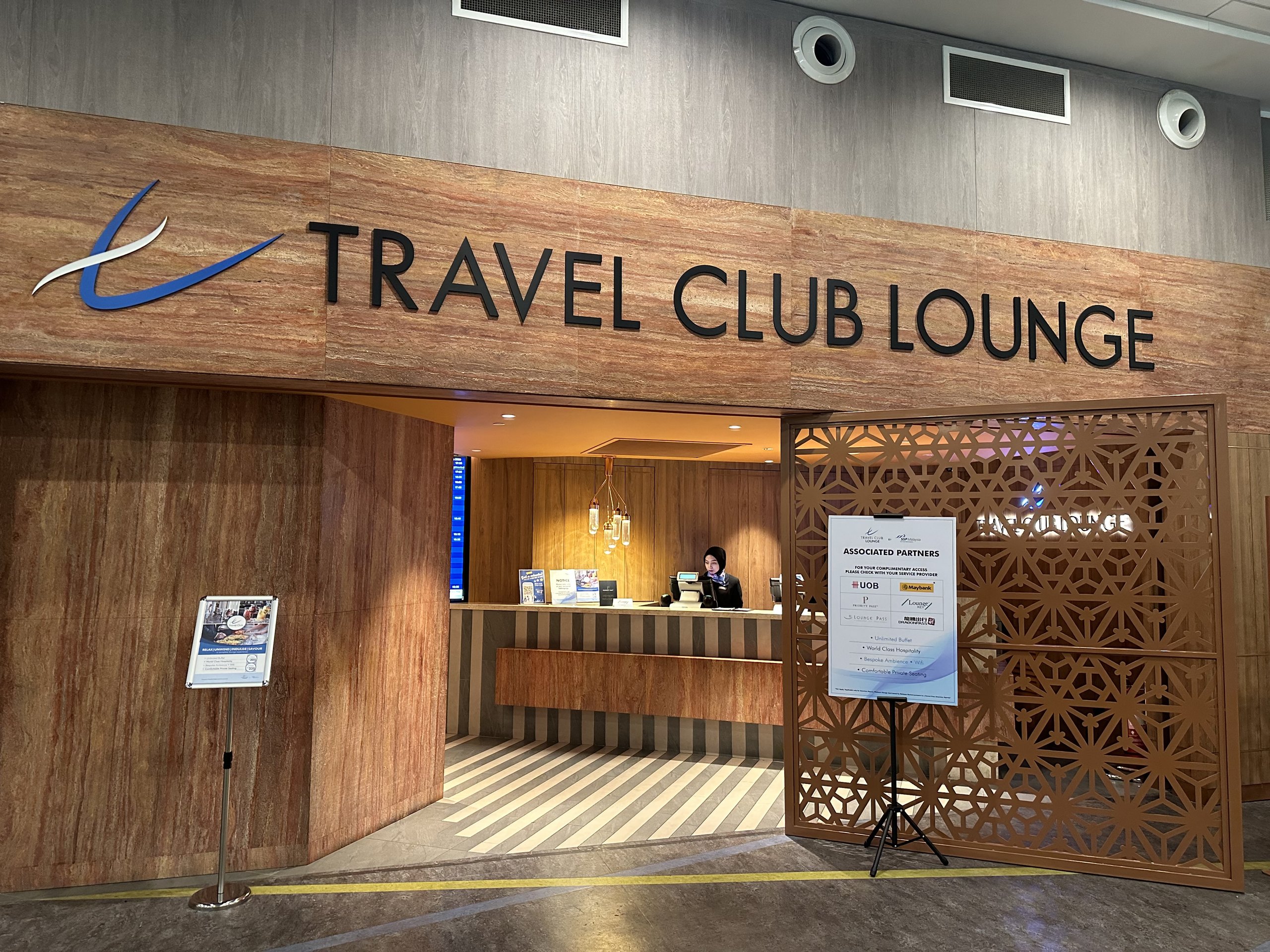 Travel Club Lounge (near Gate L8)