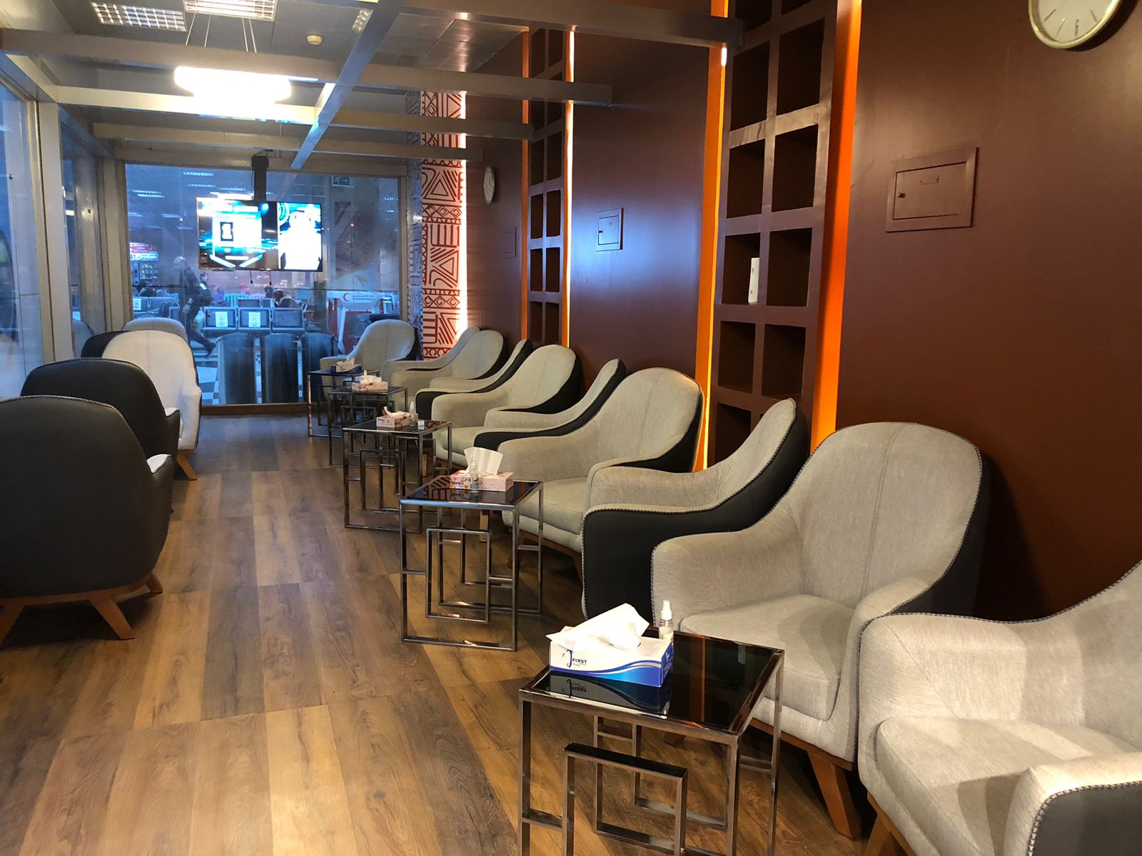 Pearl Lounge (Domestic)