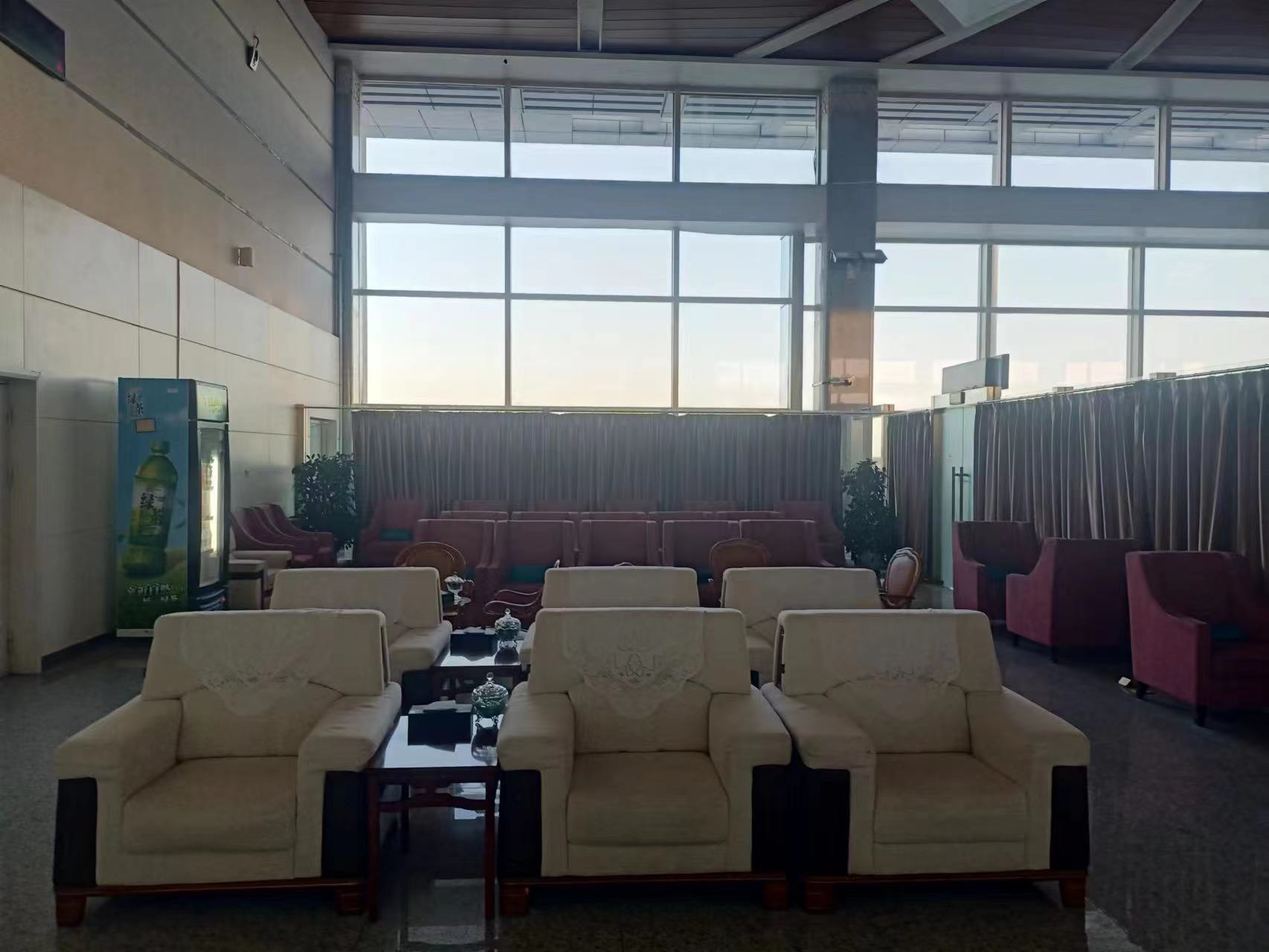 Two Cabins Gold and Silver Card Lounge (Domestic)