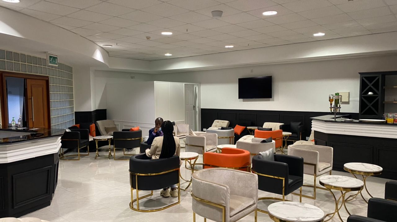 The Lounge (Gate 5)