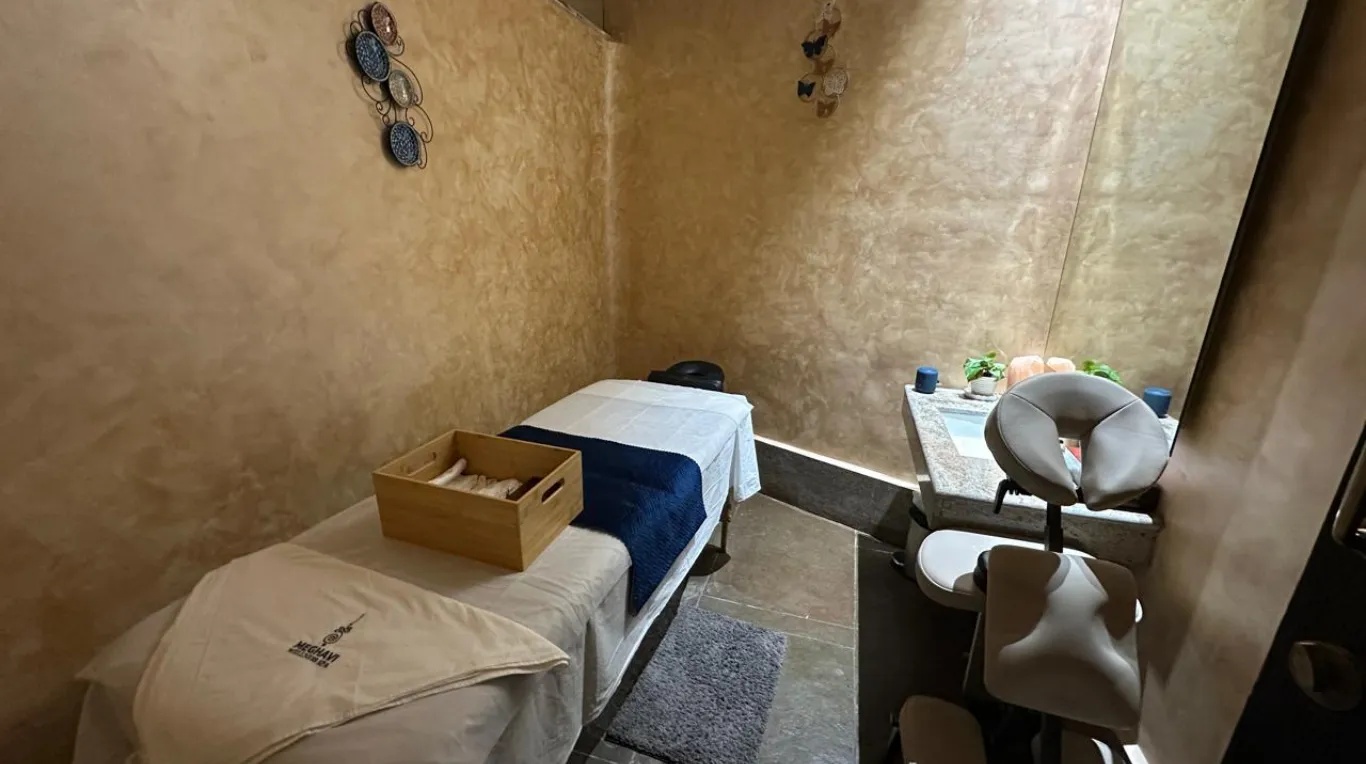 Meghavi Air SpaLounge (near Gate 47)