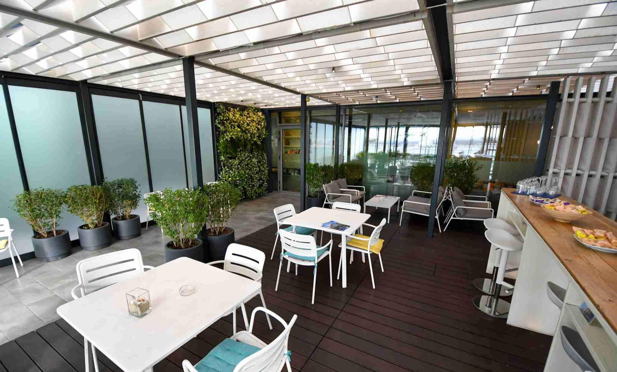 VIP/Business Lounge