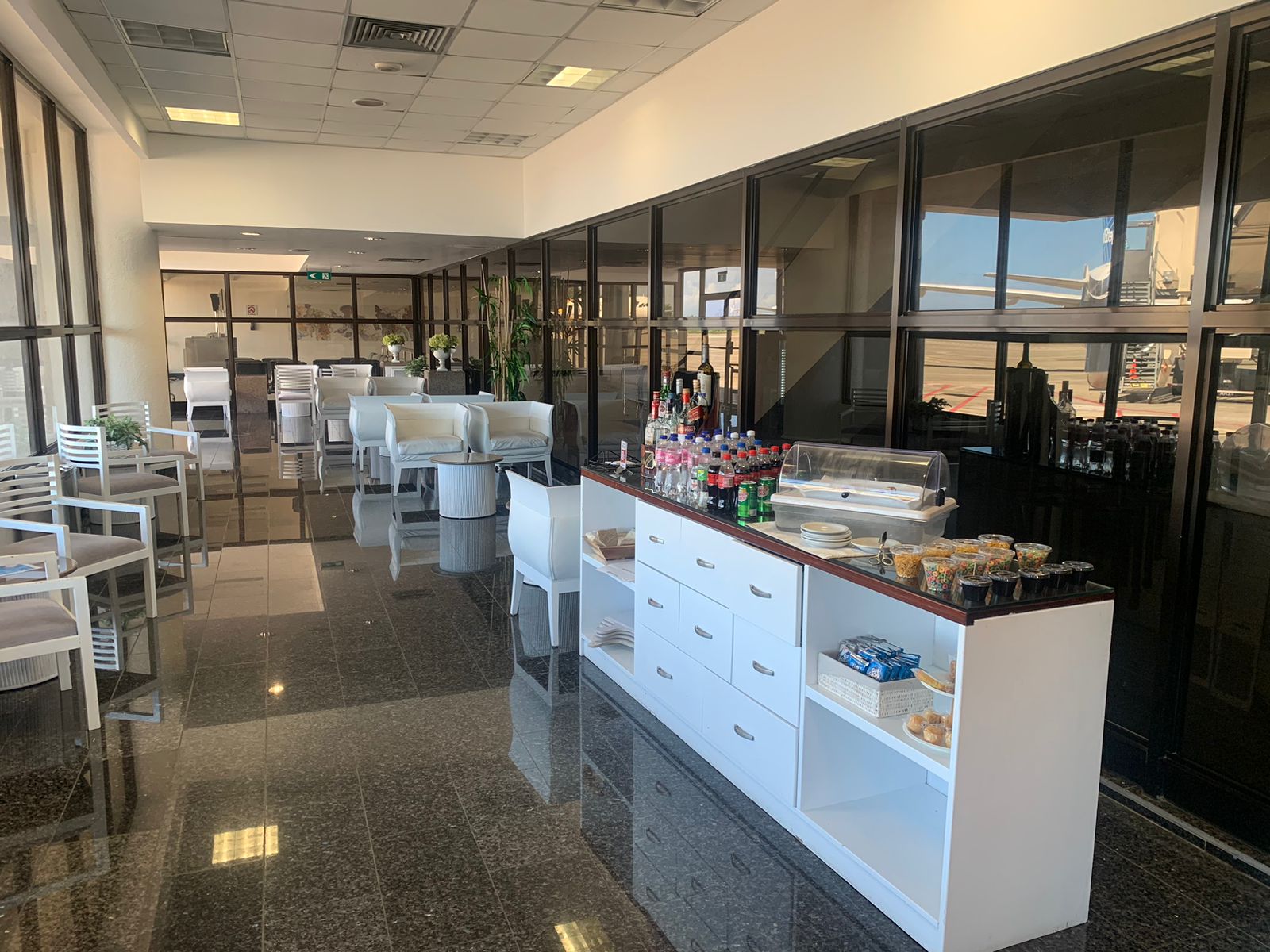 Larimar Lounge (Arrivals Lounge)